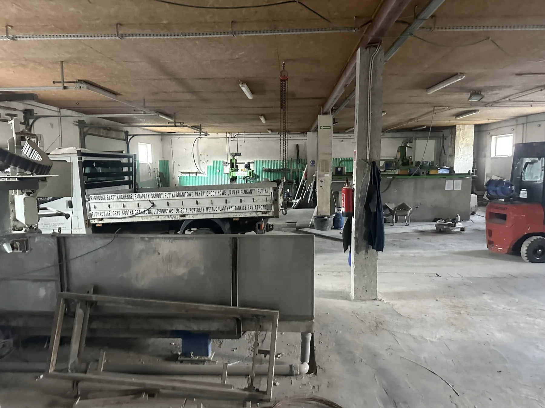 Wnętrze hali produkcyjnej w Budynku B